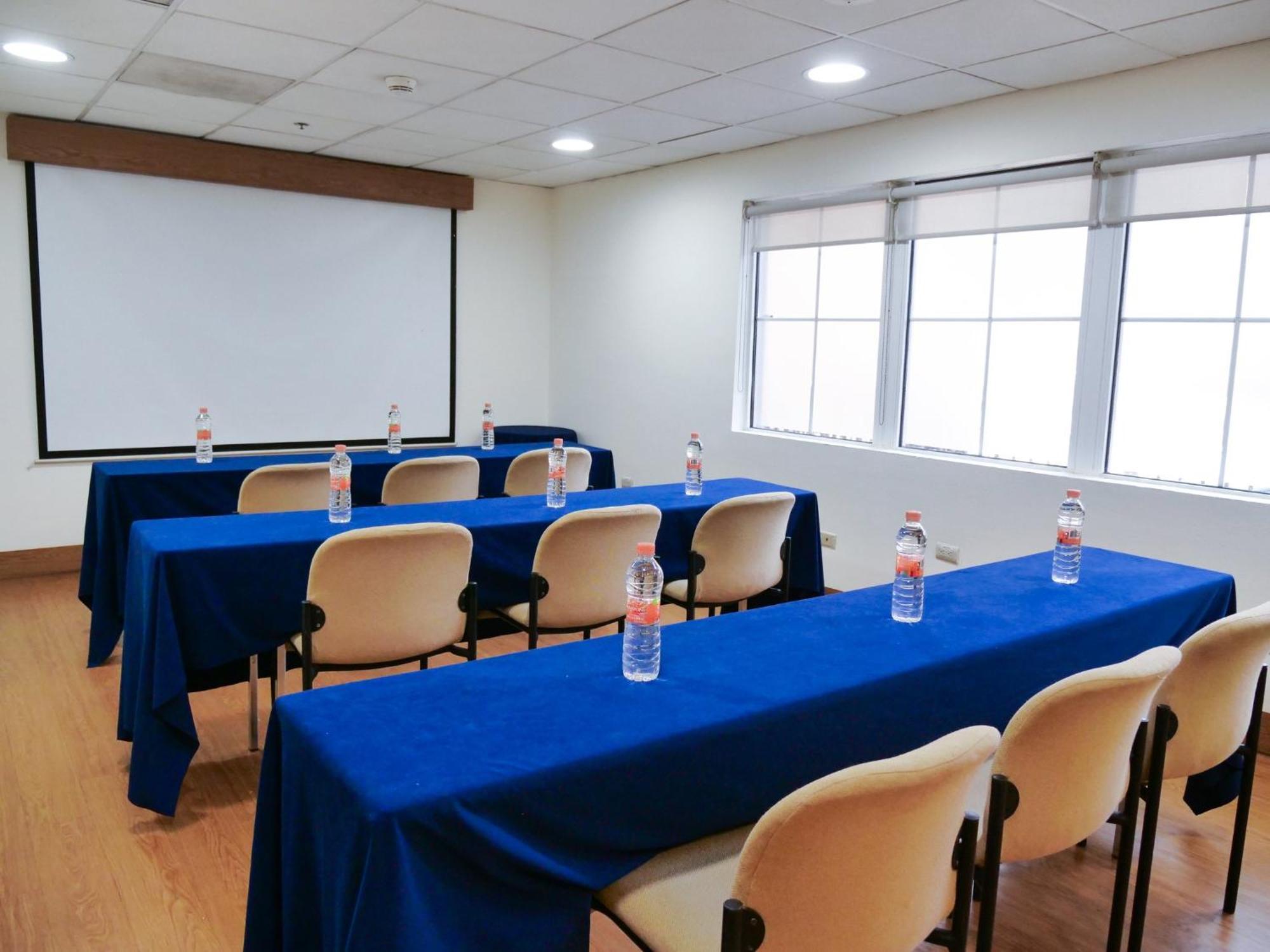 Holiday Inn Express Monterrey Galerias-San Jeronimo By Ihg Exterior photo