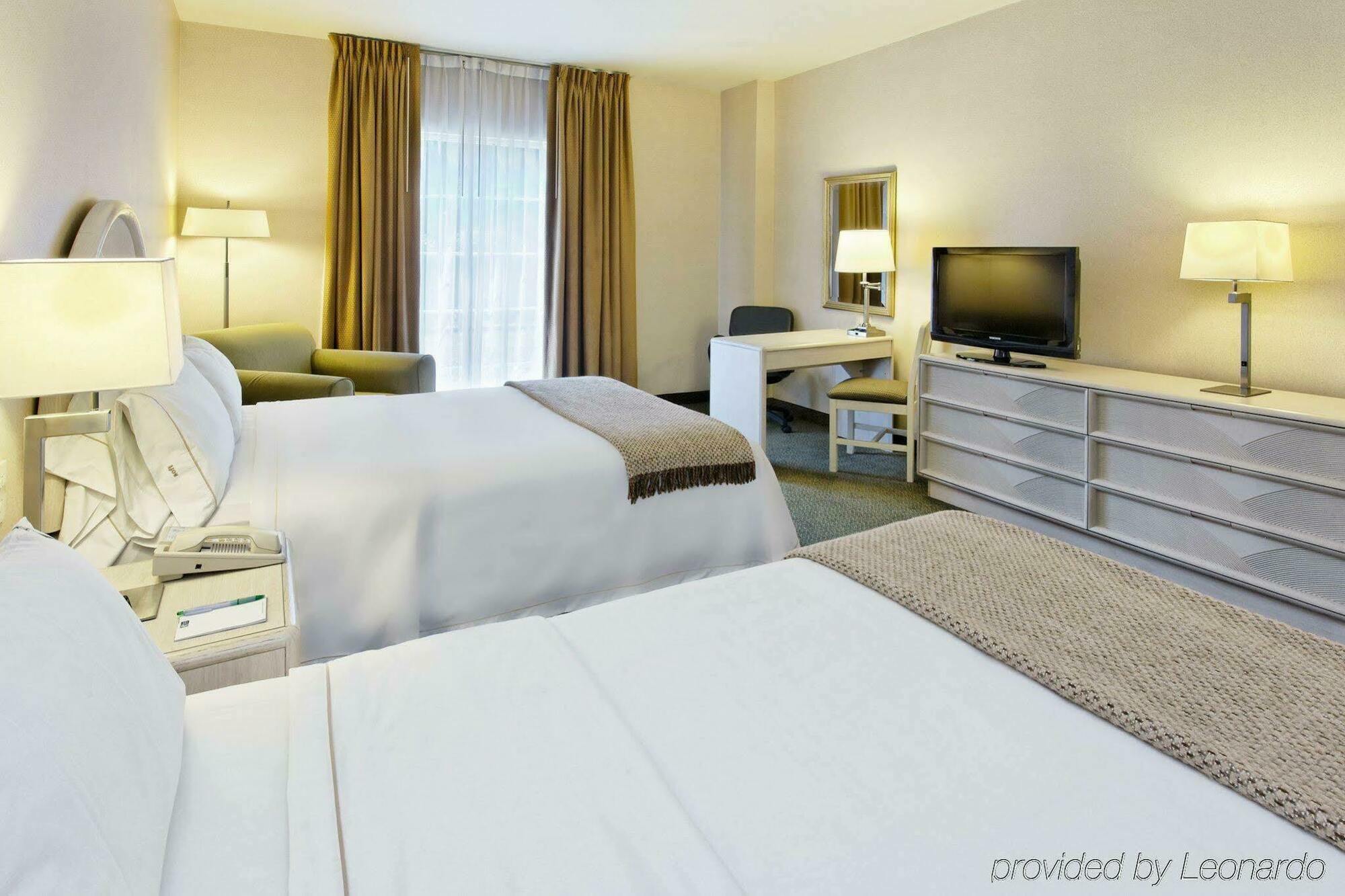 Holiday Inn Express Monterrey Galerias-San Jeronimo By Ihg Room photo
